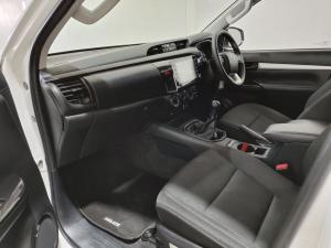 Toyota Hilux 2.4GD-6 double cab 4x4 Raider manual - Image 13