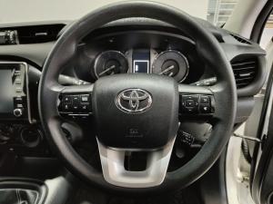 Toyota Hilux 2.4GD-6 double cab 4x4 Raider manual - Image 14