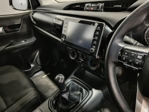 Toyota Hilux 2.4GD-6 double cab 4x4 Raider manual - Image 17