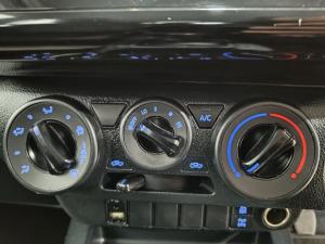 Toyota Hilux 2.4GD-6 double cab 4x4 Raider manual - Image 20