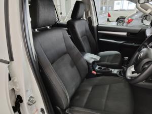 Toyota Hilux 2.4GD-6 double cab 4x4 Raider manual - Image 21