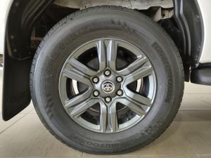 Toyota Hilux 2.4GD-6 double cab 4x4 Raider manual - Image 23