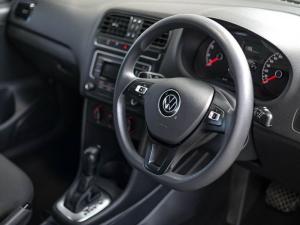 Volkswagen Polo Vivo hatch 1.6 Comfortline auto - Image 10
