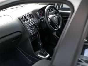 Volkswagen Polo Vivo hatch 1.6 Comfortline auto - Image 11