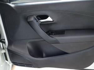 Volkswagen Polo Vivo hatch 1.6 Comfortline auto - Image 15