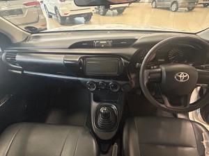 Toyota Hilux 2.0 - Image 6