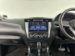 Nissan Navara 2.5DDTI SE Plus automatic D/C - Image 15