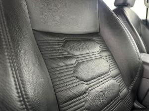 Nissan Navara 2.5DDTI SE Plus automatic D/C - Image 19