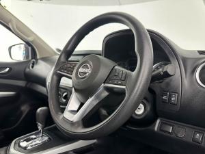 Nissan Navara 2.5DDTI SE Plus automatic D/C - Image 9