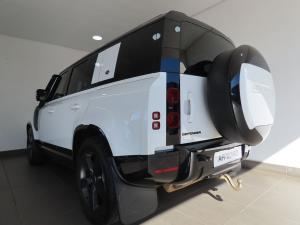 Land Rover Defender 110 D300 X-Dynamic HSE - Image 5