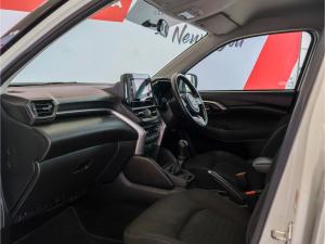 Toyota Urban Cruiser 1.5 XR manual - Image 7