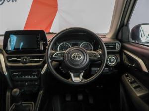 Toyota Urban Cruiser 1.5 XR manual - Image 8