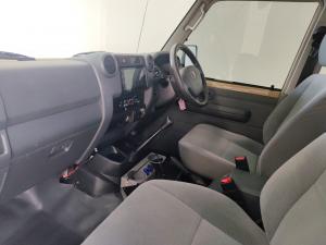 Toyota Land Cruiser 79 4.0 V6 double cab - Image 7
