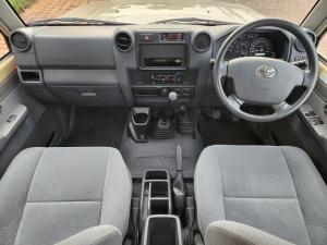 Toyota Land Cruiser 79 4.5D-4D V8 single cab LX - Image 8