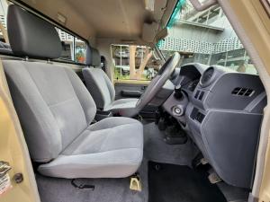Toyota Land Cruiser 79 4.5D-4D V8 single cab LX - Image 11