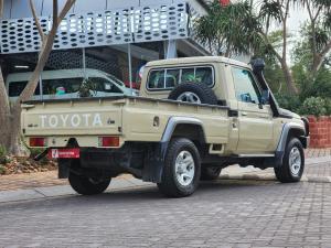 Toyota Land Cruiser 79 4.5D-4D V8 single cab LX - Image 2