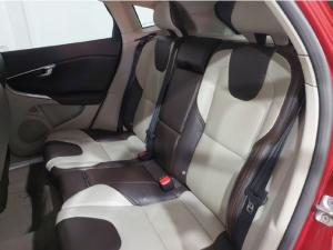 Volvo V40 Cross Country T4 Excel auto - Image 8