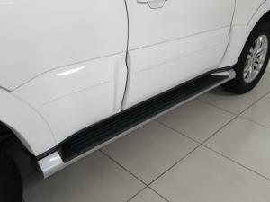 Mitsubishi Pajero 5-door 3.2DI-D GLS - Image 12