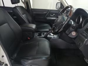 Mitsubishi Pajero 5-door 3.2DI-D GLS - Image 6