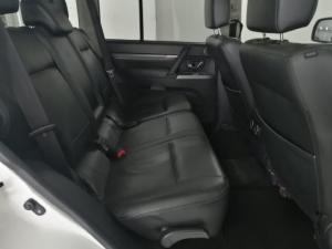 Mitsubishi Pajero 5-door 3.2DI-D GLS - Image 7