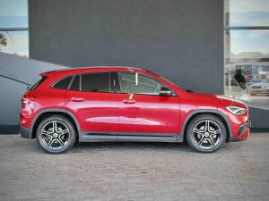 Mercedes-Benz GLA GLA200d Progressive - Image 4