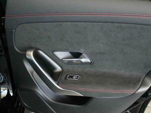 Mercedes-Benz CLA CLA200 Progressive - Image 17