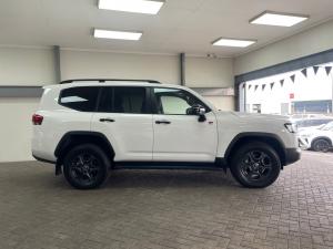 Toyota Land Cruiser 300 3.3D GR-Sport - Image 3