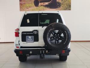 Toyota Land Cruiser 200 4.5D-4D V8 GX-R - Image 5