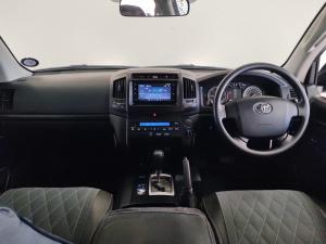 Toyota Land Cruiser 200 4.5D-4D V8 GX-R - Image 6