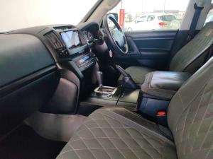 Toyota Land Cruiser 200 4.5D-4D V8 GX-R - Image 7