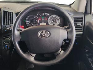 Toyota Land Cruiser 200 4.5D-4D V8 GX-R - Image 8