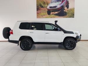 Toyota Land Cruiser 200 4.5D-4D V8 GX-R - Image 3