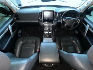 Toyota Land Cruiser 200 4.5D-4D V8 VX-R - Image 6