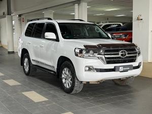 Toyota Land Cruiser 200 4.5D-4D V8 VX-R - Image 1