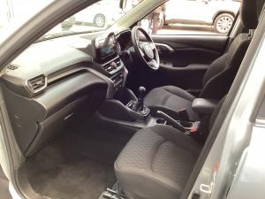 Toyota Urban Cruiser 1.5 XR manual - Image 7