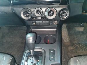 Toyota Hilux 2.4 GD-6 Raider X 4X4 automaticD/C - Image 12