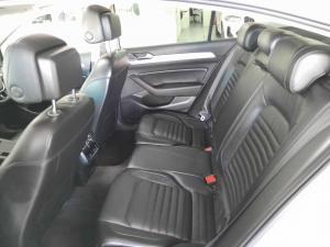 Volkswagen Passat 2.0 TDI Luxury DSG - Image 12