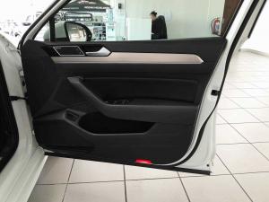 Volkswagen Passat 2.0 TDI Luxury DSG - Image 14
