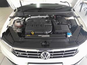 Volkswagen Passat 2.0 TDI Luxury DSG - Image 9