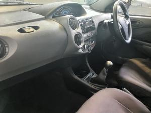 Toyota Etios hatch 1.5 Sprint - Image 9