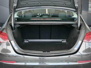 Mercedes-Benz C-Class C200 Avantgarde - Image 11
