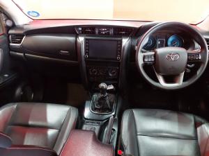 Toyota Fortuner 2.4GD-6 manual - Image 6