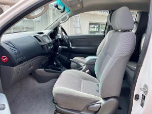 Toyota Hilux 3.0D-4D Xtra cab 4x4 Raider Dakar edition - Image 13