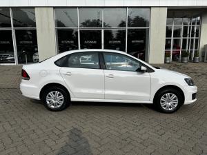 Volkswagen Polo Vivo sedan 1.6 Comfortline - Image 4