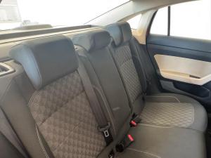 Volkswagen Polo 1.6 Life - Image 9
