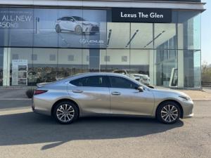 Lexus ES 300h EX - Image 6