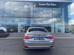 Lexus ES 300h EX - Image 7