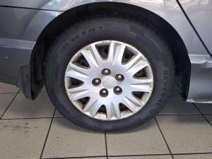 Honda Civic sedan 1.8 LXi automatic - Image 6