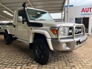 Toyota Land Cruiser 79 4.5D-4D V8 single cab LX - Image 1