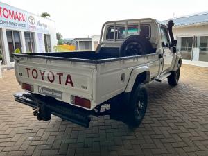 Toyota Land Cruiser 79 4.5D-4D V8 single cab LX - Image 2